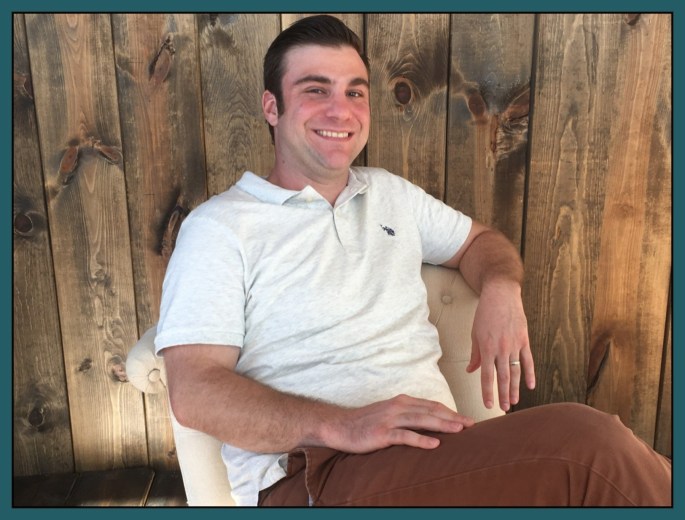 Image Border Editor: https://www.tuxpi.com/photo-effects/borders